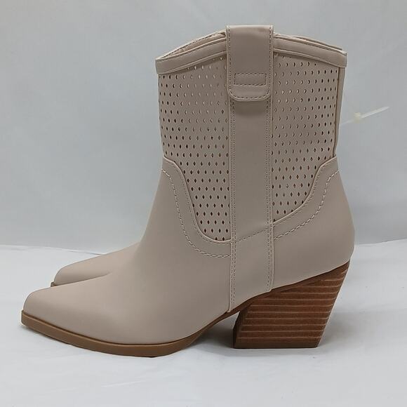 Dolce Vita Kirby Chunky Heel Ankle Boot Women's 6 Beige Western Shoes Cowgirl - Picture 1 of 11